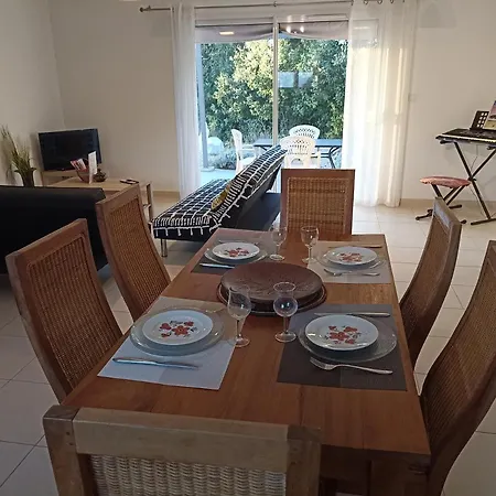 Entre Brousse Et Garrigue Hébergement de vacances